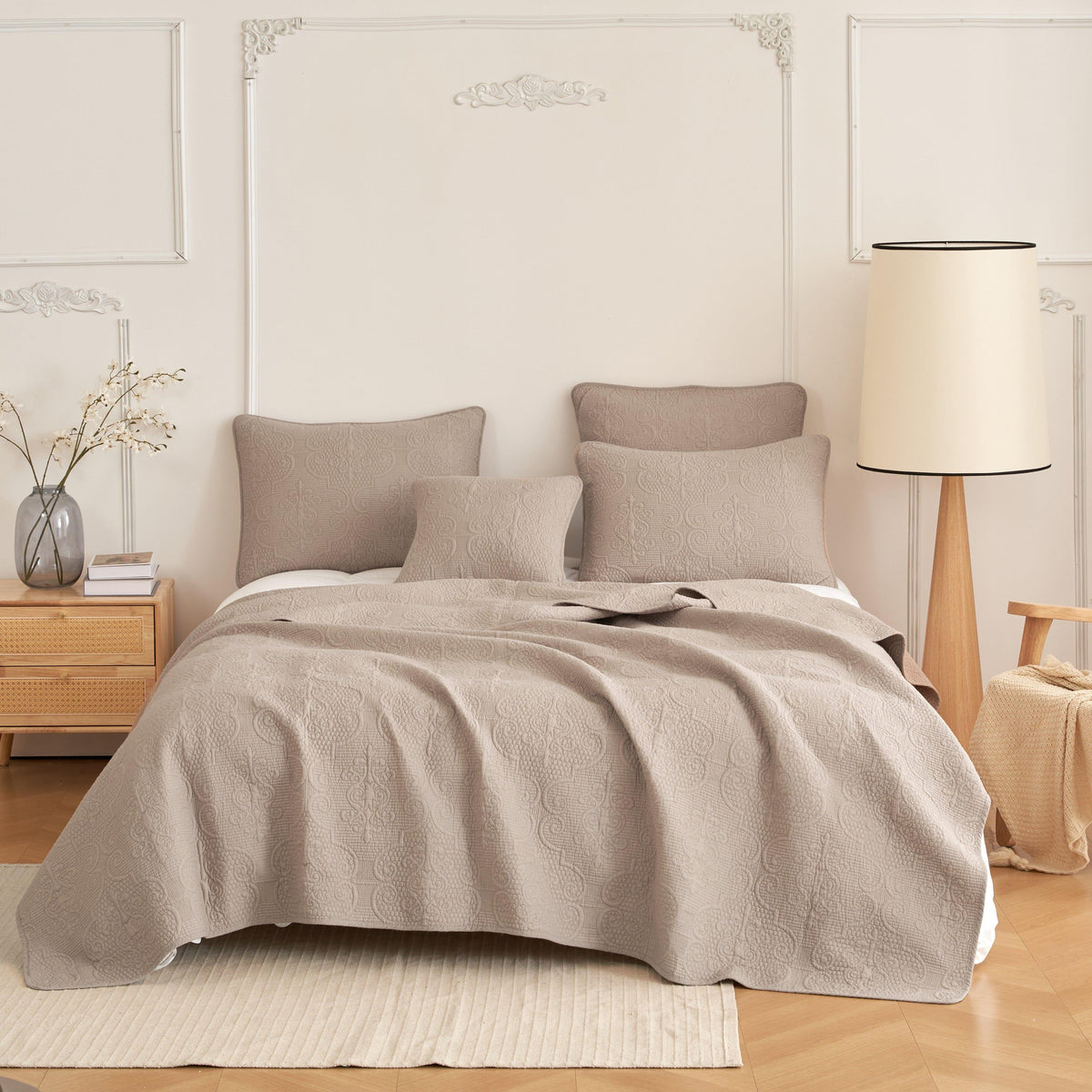 Sand Dollar Quilted Bedspread Set