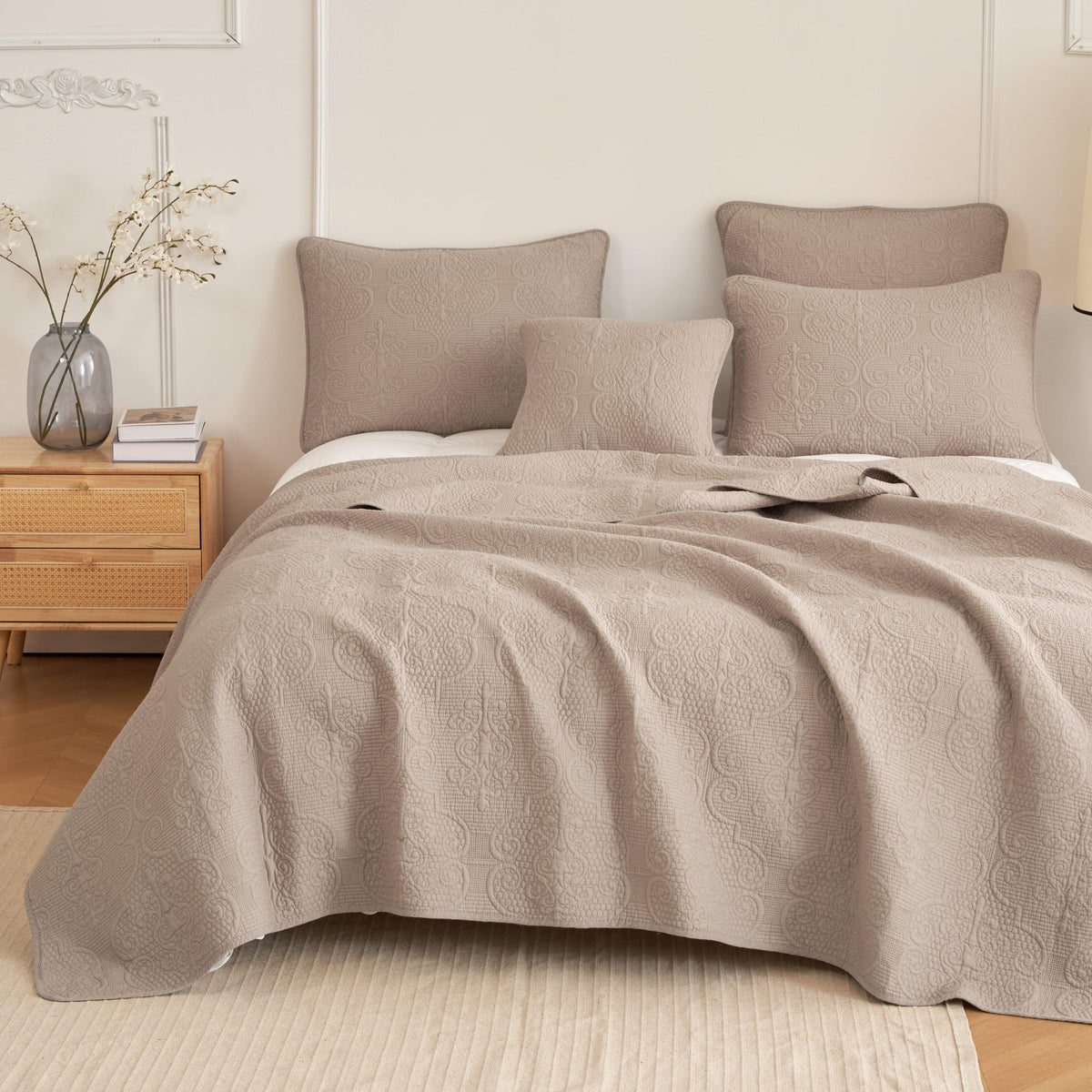 Sand Dollar Quilted Bedspread Set