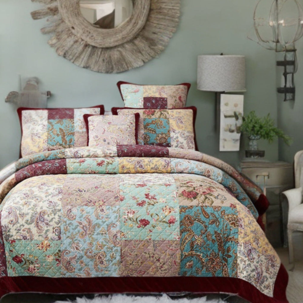 Burgundy Paisley Patchwork Quilt Set