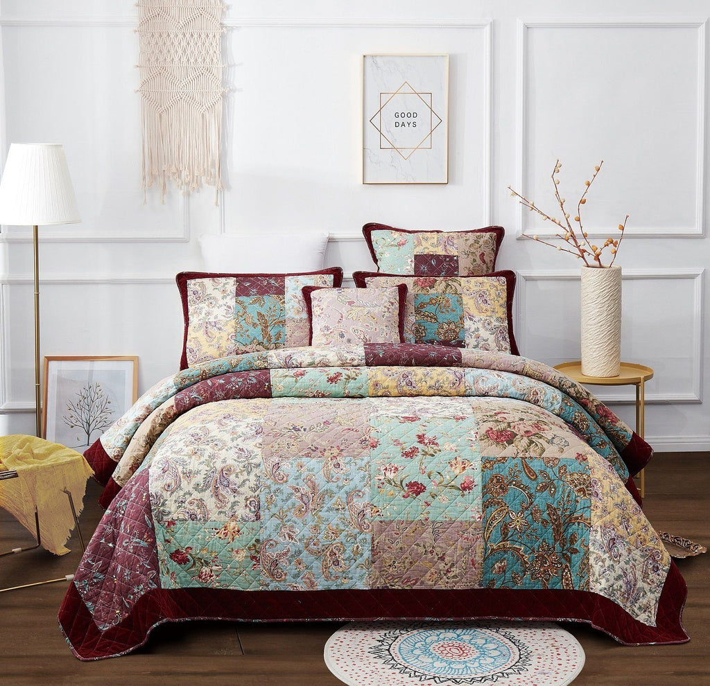 Burgundy Paisley Patchwork Quilt Set