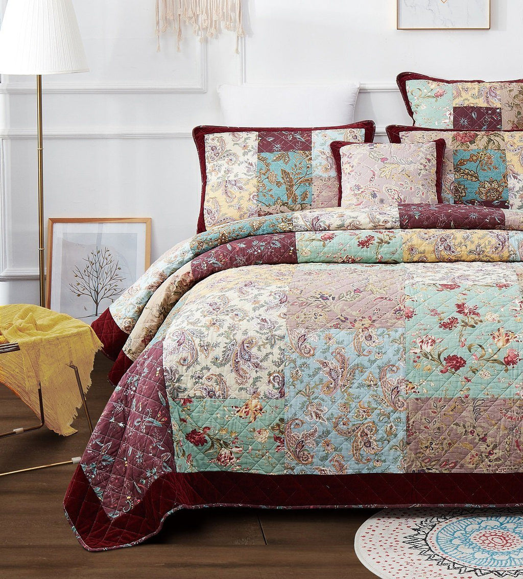 Burgundy Paisley Patchwork Quilt Set