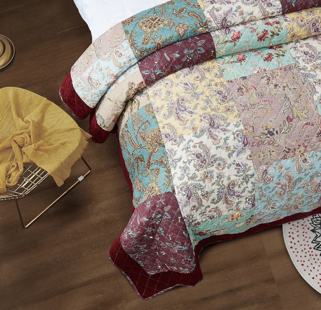 Burgundy Paisley Patchwork Quilt Set